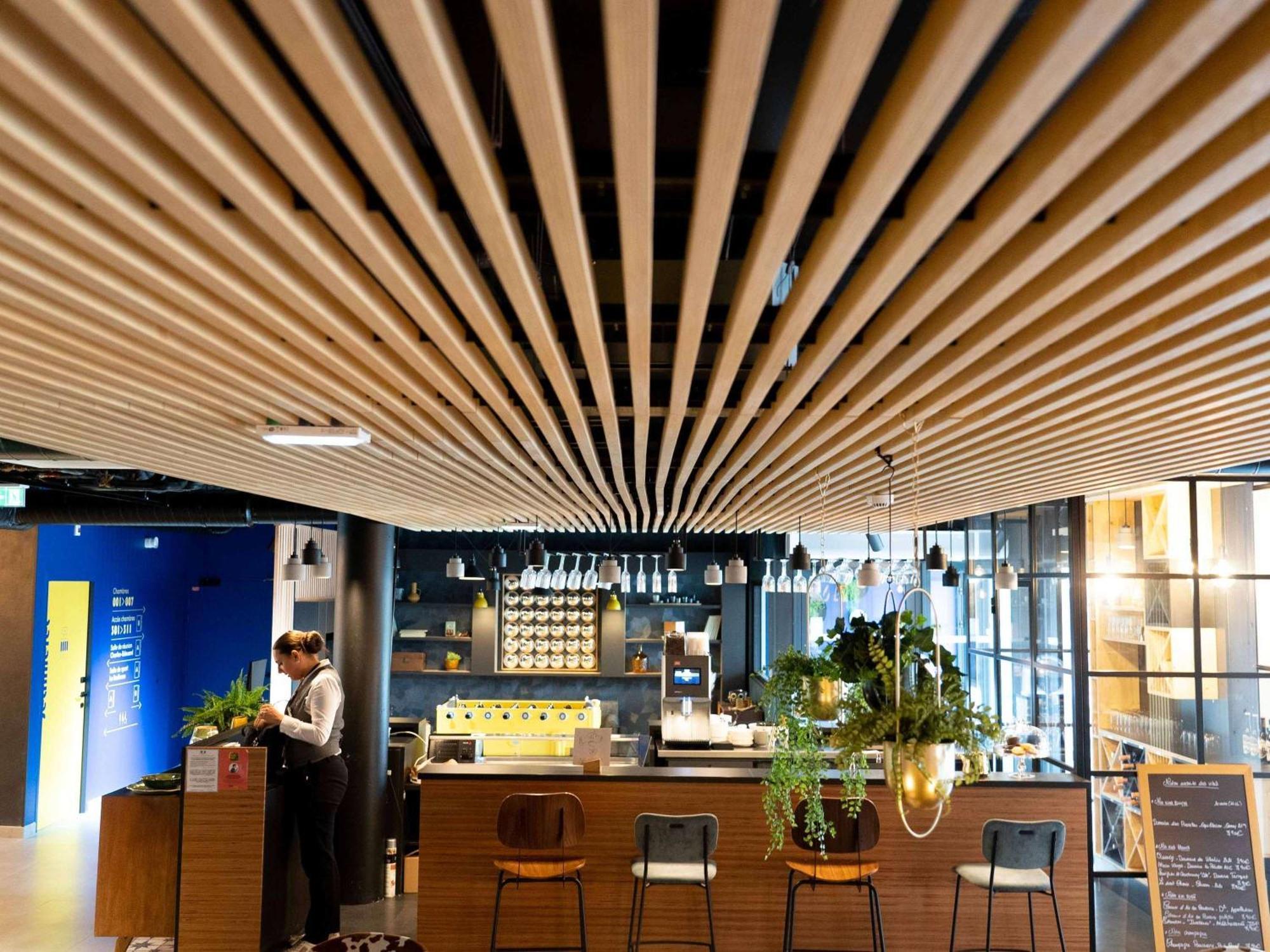 Ibis Styles Dreux Centre Gare Exterior foto