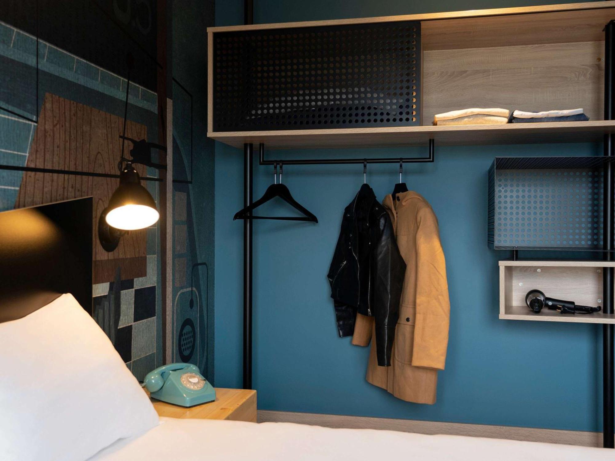 Ibis Styles Dreux Centre Gare Exterior foto