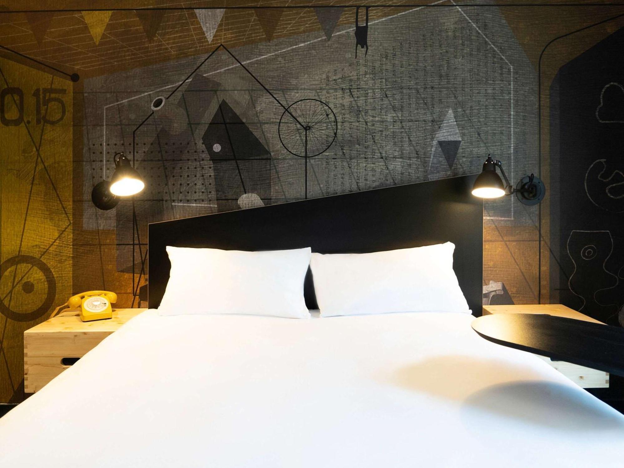 Ibis Styles Dreux Centre Gare Exterior foto
