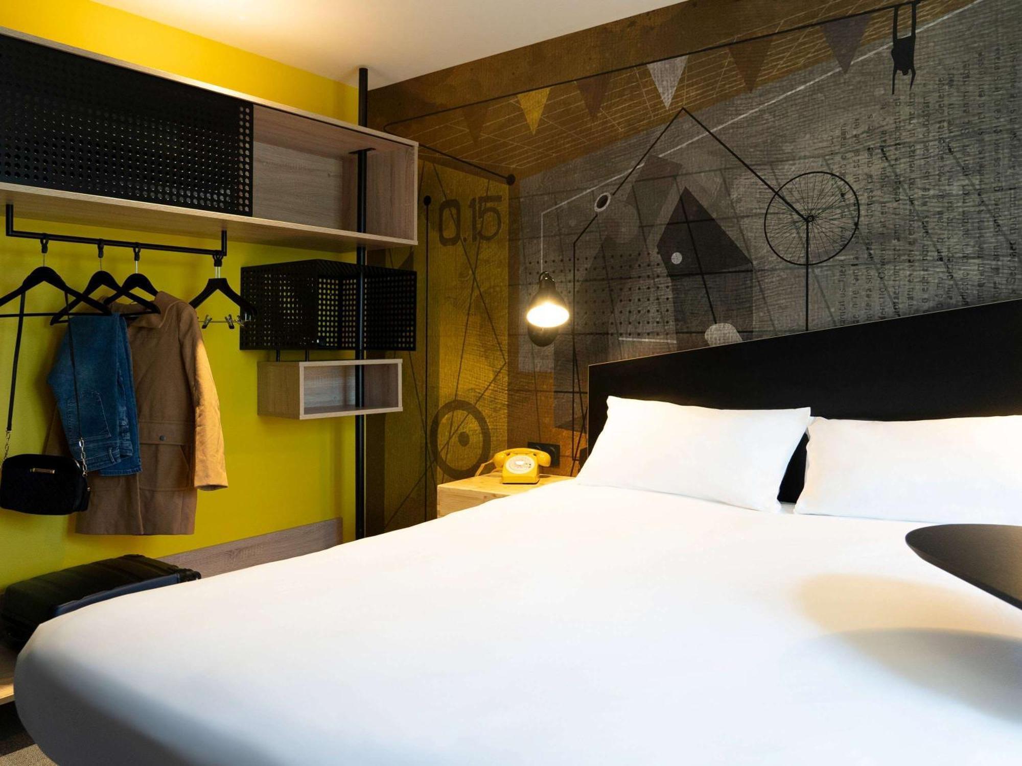 Ibis Styles Dreux Centre Gare Exterior foto