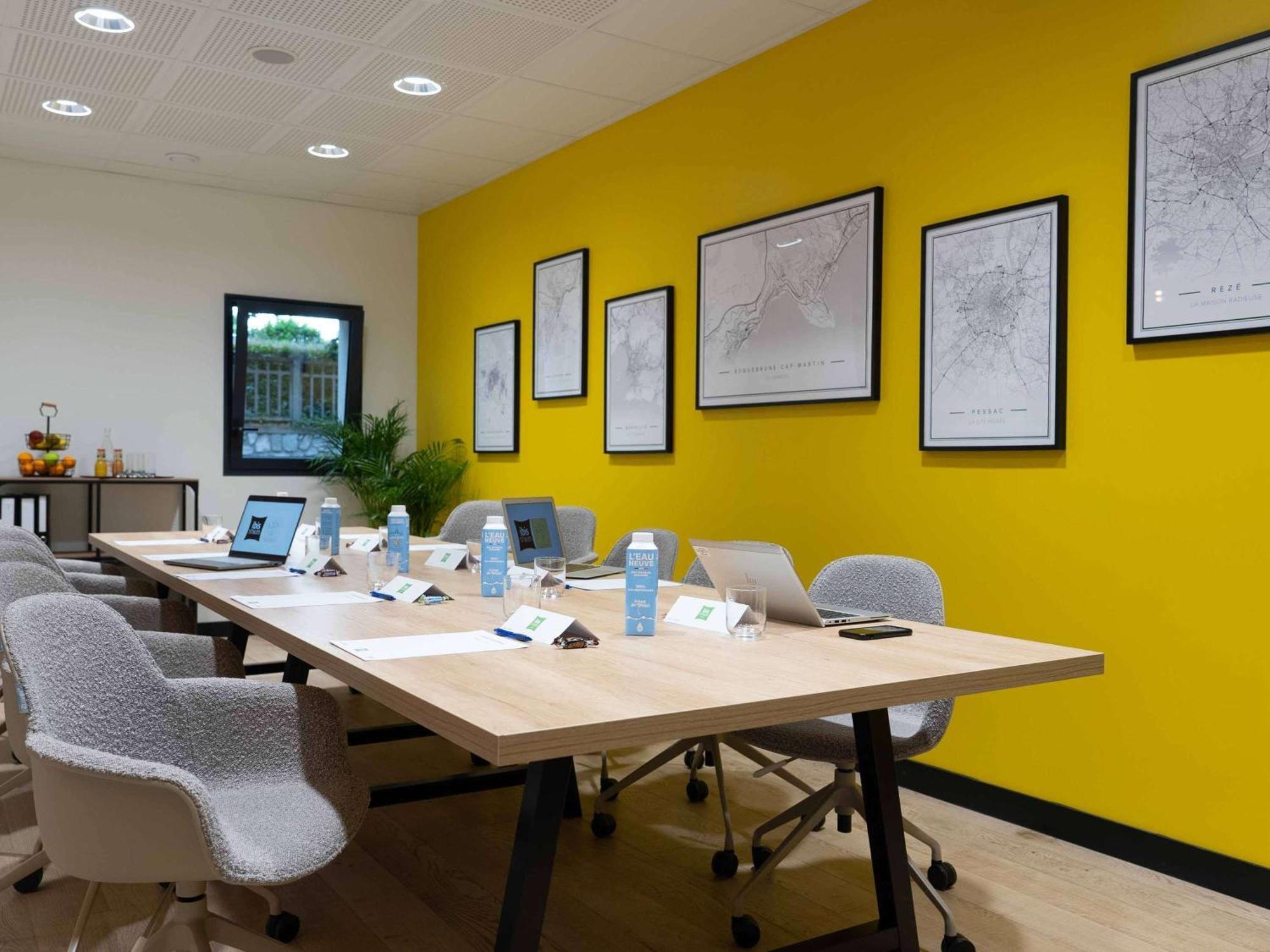 Ibis Styles Dreux Centre Gare Exterior foto