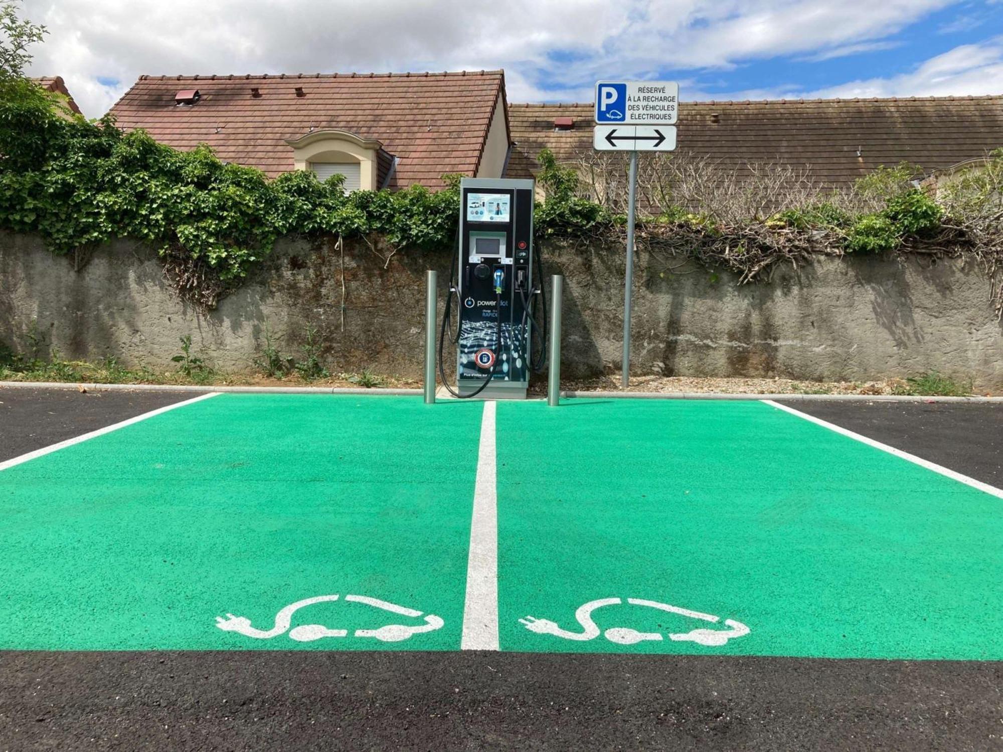 Ibis Styles Dreux Centre Gare Exterior foto