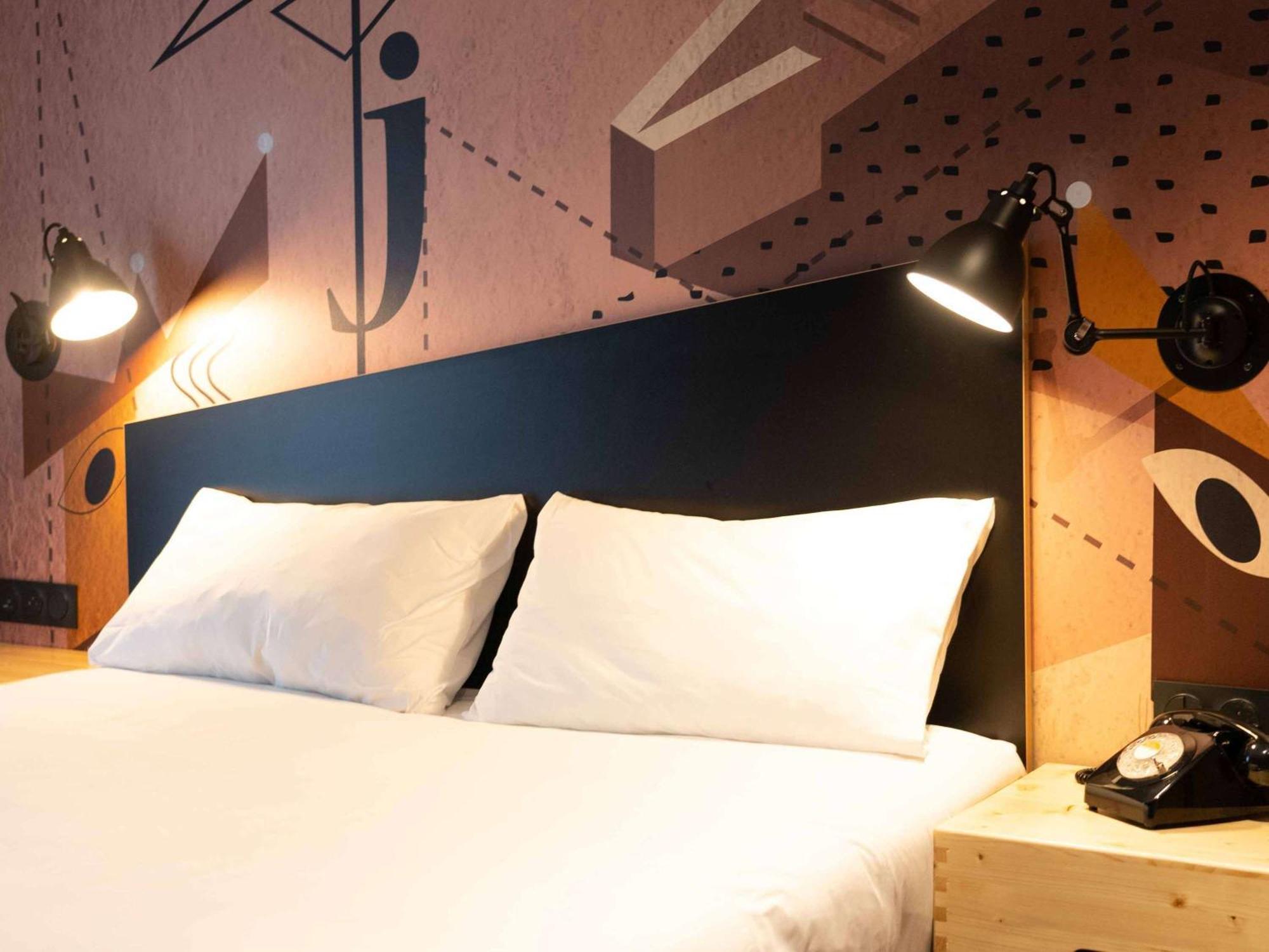 Ibis Styles Dreux Centre Gare Exterior foto
