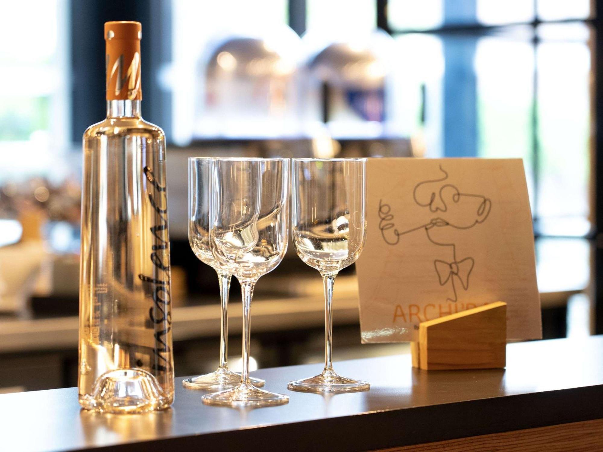 Ibis Styles Dreux Centre Gare Exterior foto