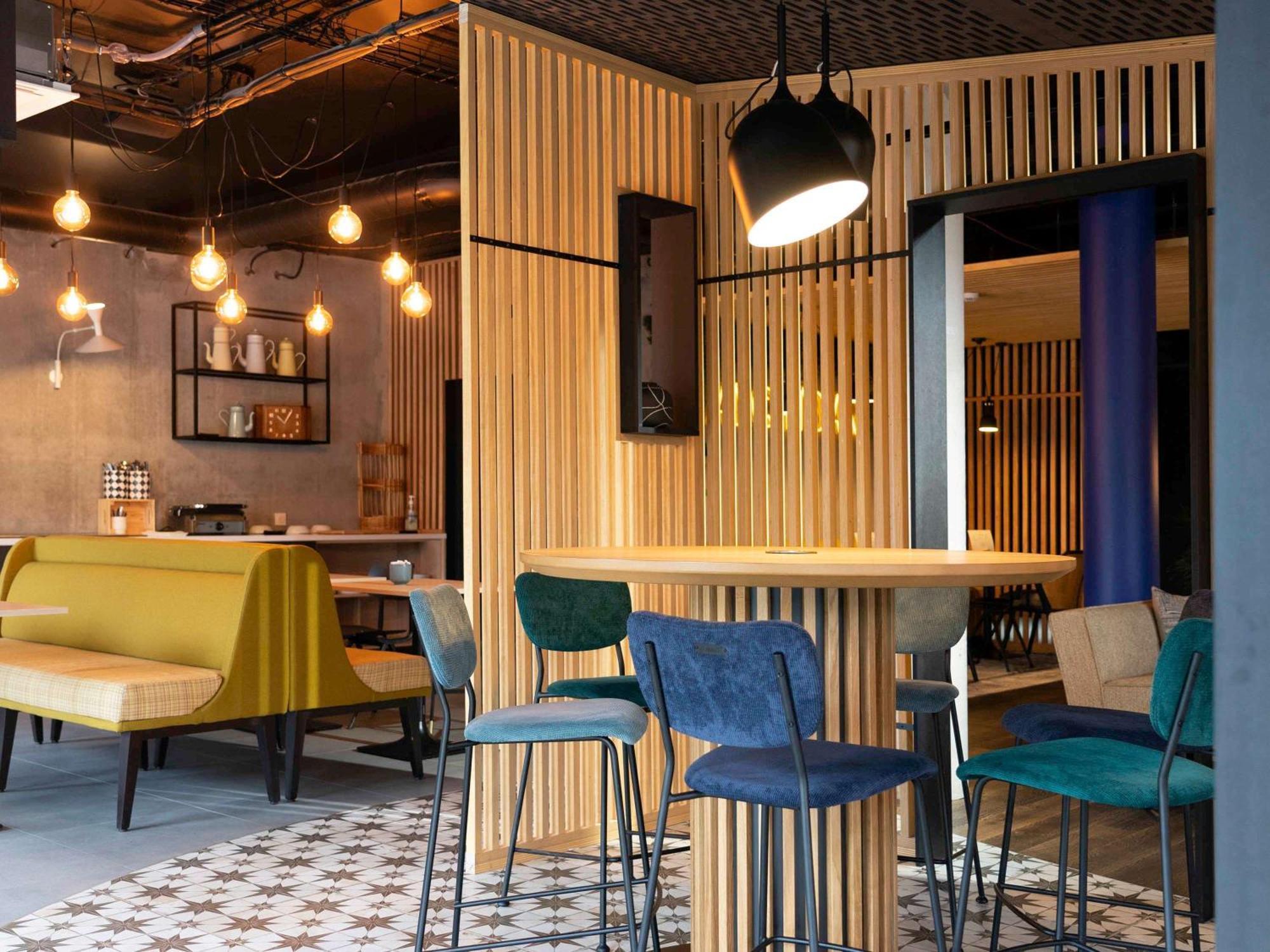 Ibis Styles Dreux Centre Gare Exterior foto