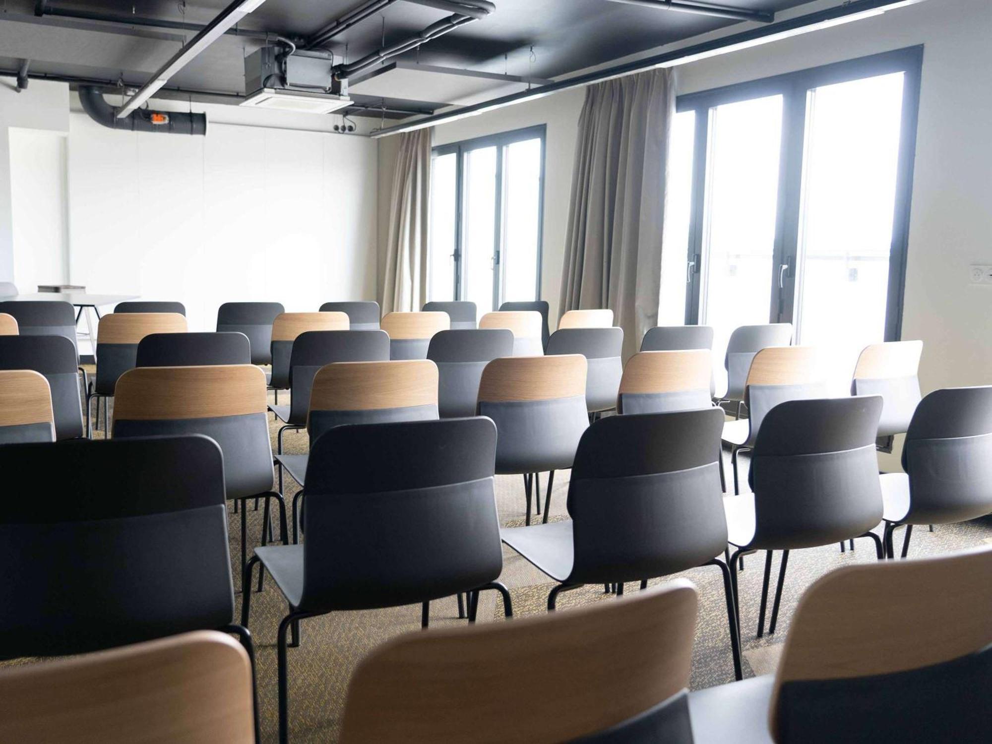 Ibis Styles Dreux Centre Gare Exterior foto