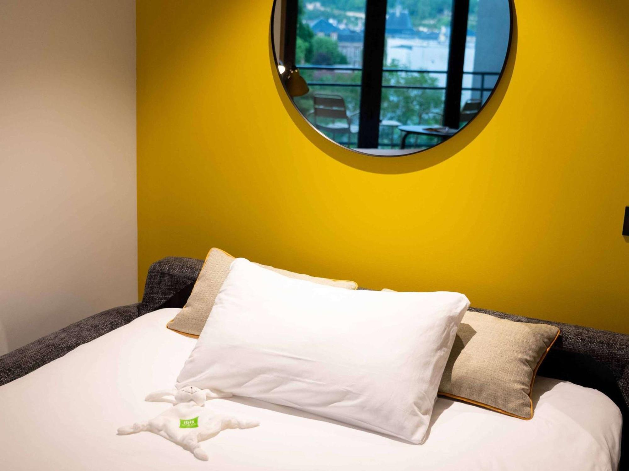 Ibis Styles Dreux Centre Gare Exterior foto